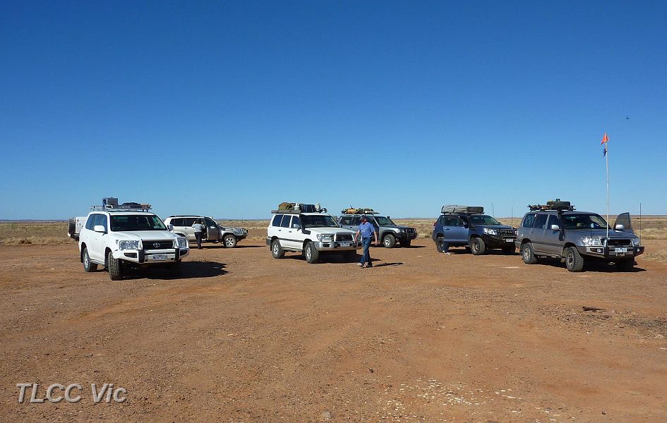 02-A Stop on the Oodnadatta Track.JPG
